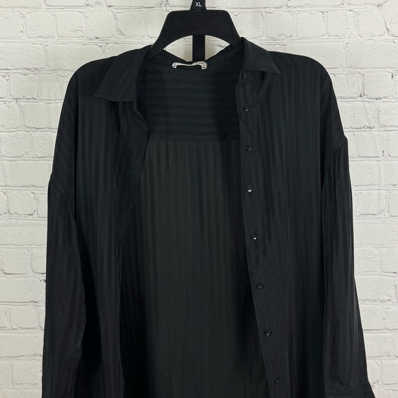 Alice + Olivia Black Striped Cupro Fabric Button Down Shirt Size Small - Picture 2 of 6